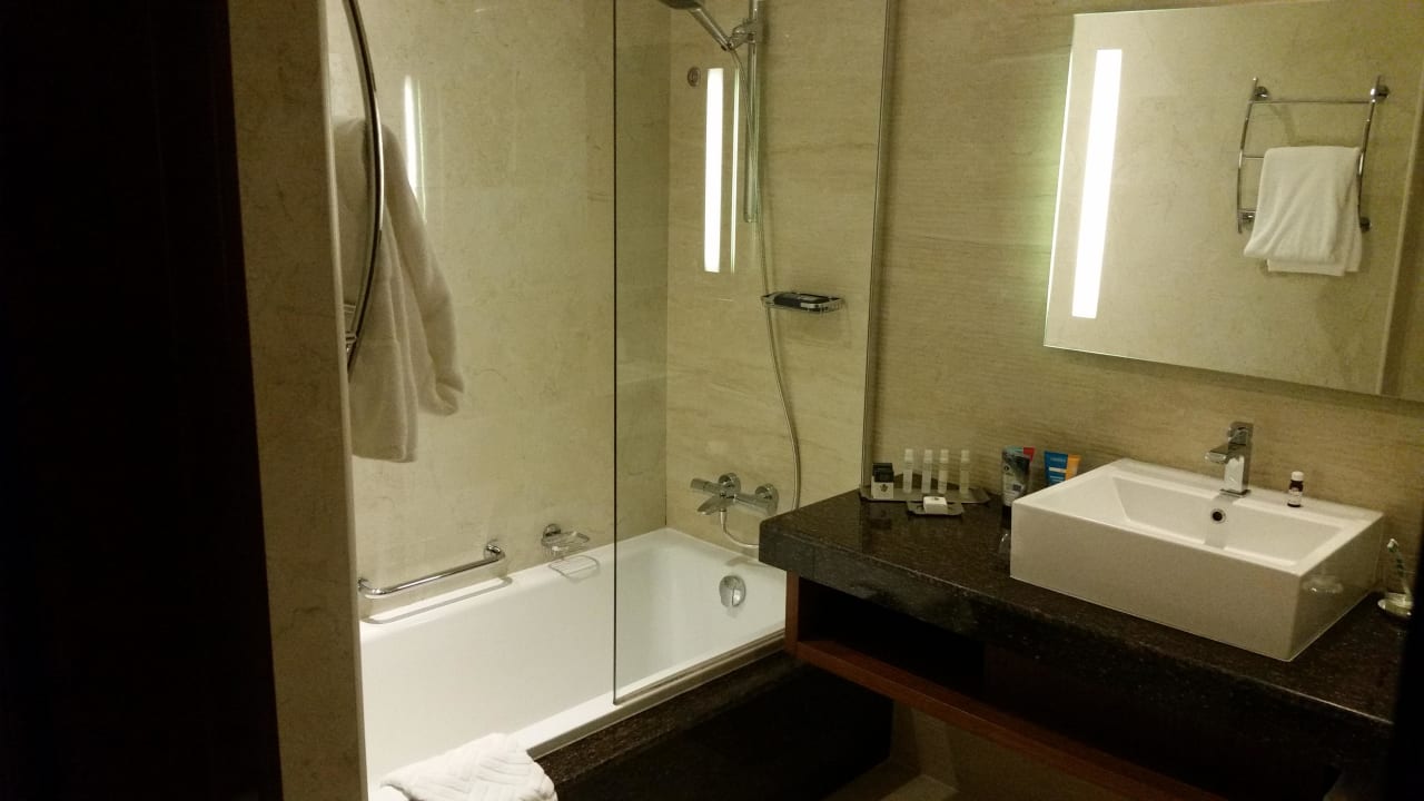 Dusche/Badewanne DoubleTree by Hilton Resort & Spa Marjan Island