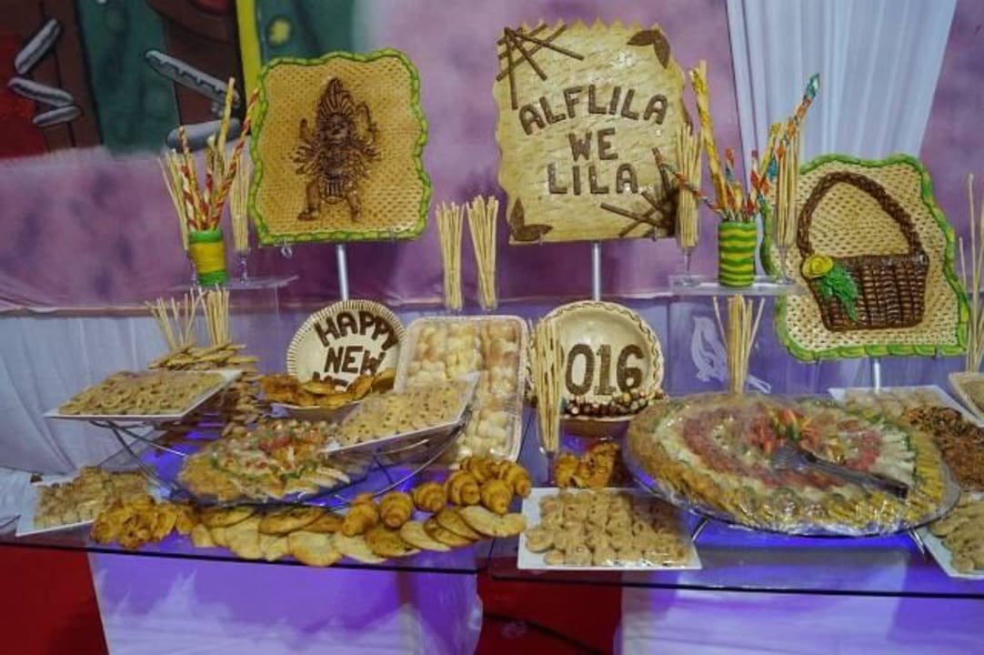 Buffet Aufbau mit Leckereien  Pickalbatros Alf Leila Wa Leila Resort - Neverland Hurghada