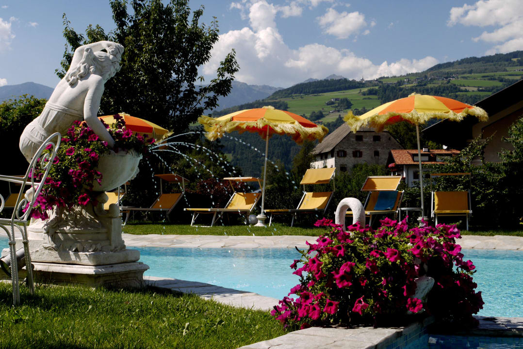 Springbrunnen am Pool Hotel zur Sonne