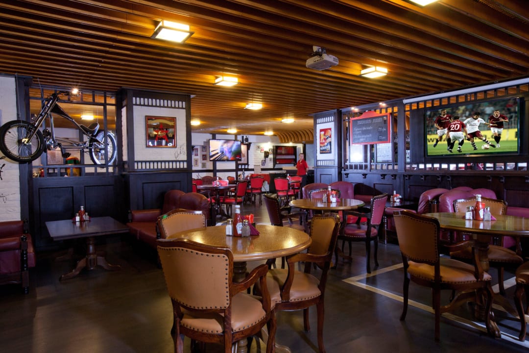 Спорт-Бар "Свисток" Yalta Intourist Hotel