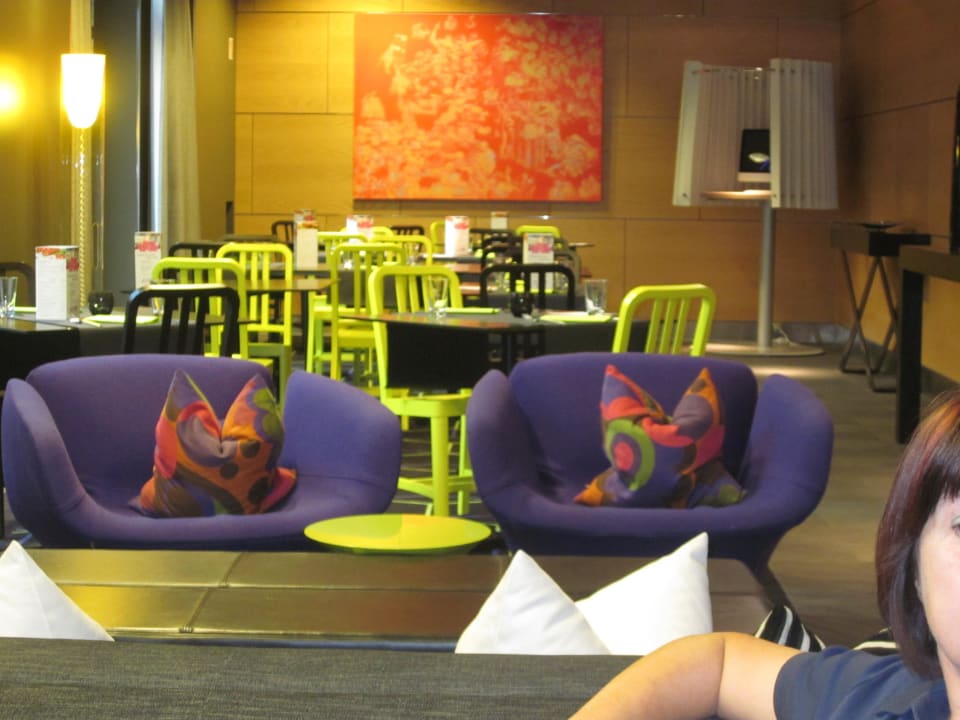 Restaurantbereich Adina Apartment Hotel Berlin Hackescher Markt