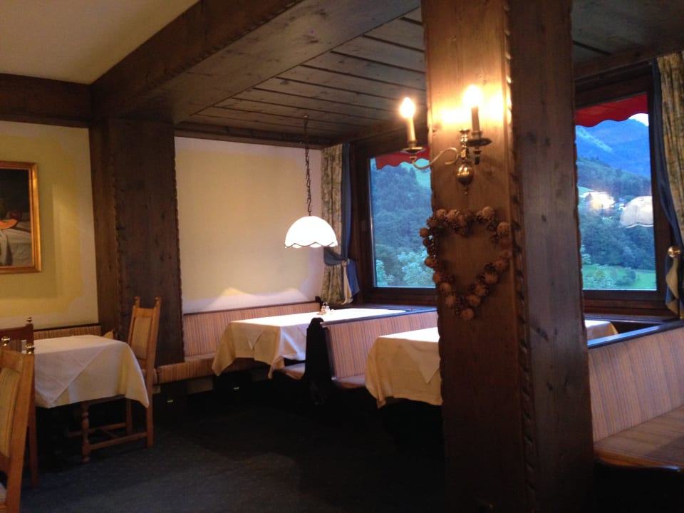 Frühstücksraum mit Panoramafenstern Hotel Alpenhof Messmer