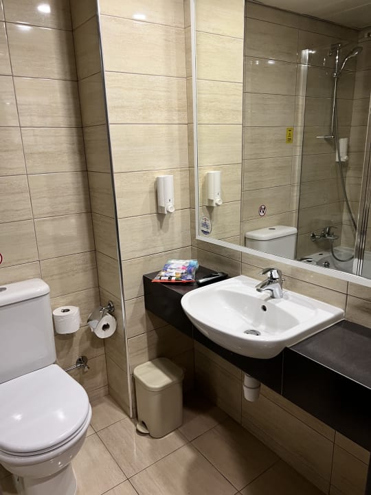 Zimmer Queen's Bay Hotel