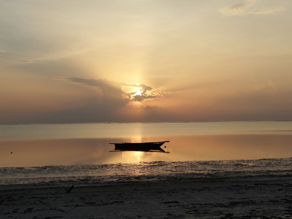 Strand Neptune Pwani Beach Resort & Spa