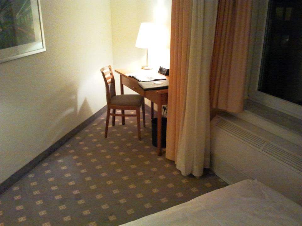 Schreibtisch Leonardo Hotel Hamburg Airport