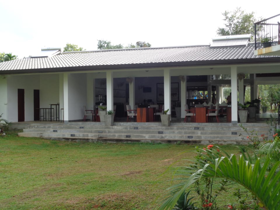 Blick zum Restaurant Wewa Addara Hotel - Hotel by the lake