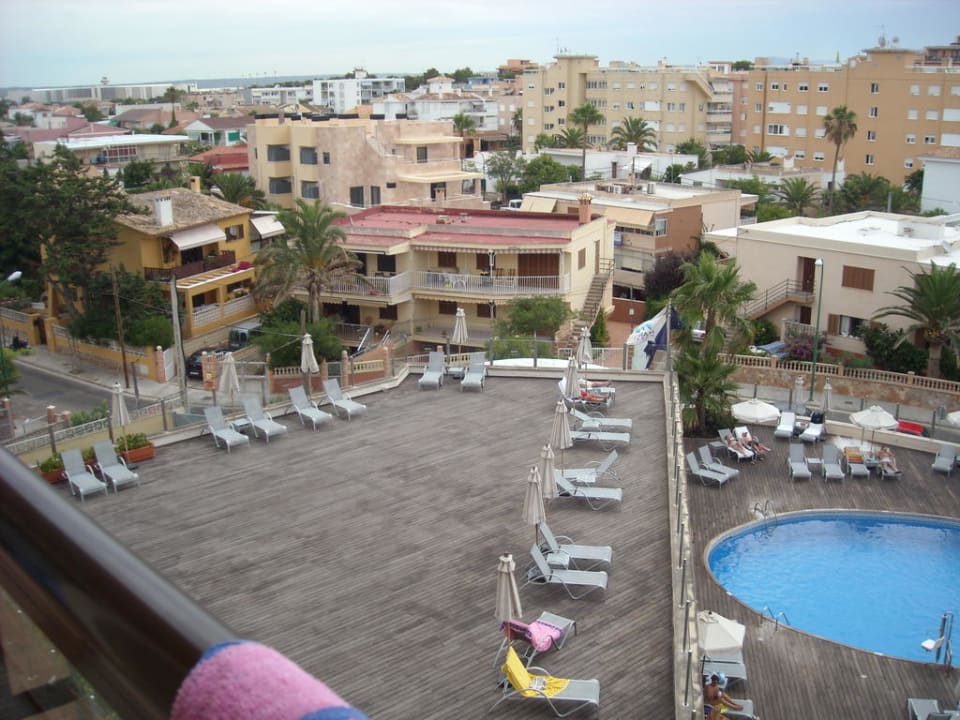 Liegen am Pool AluaSoul Palma