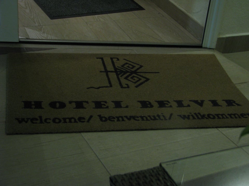 Eingang Hotel Belvir