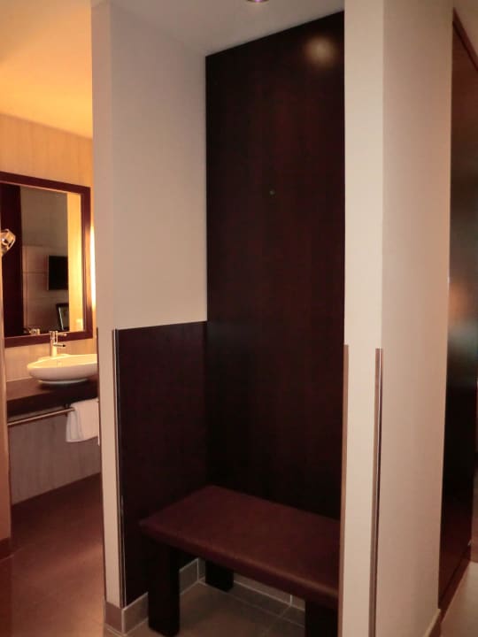 Badezimmer Vorbereich Lindner Hotel Vienna Am Belvedere, part of JdV by Hyatt