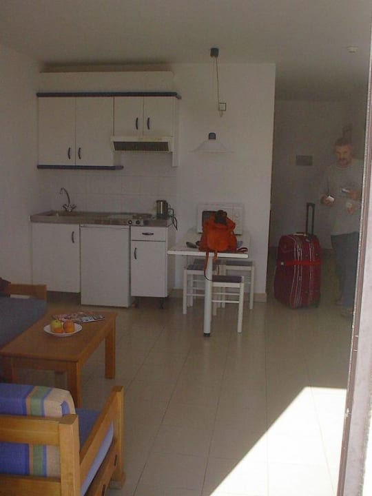 Blick auf den Küchenbereich BLUESEA Costa Teguise Gardens