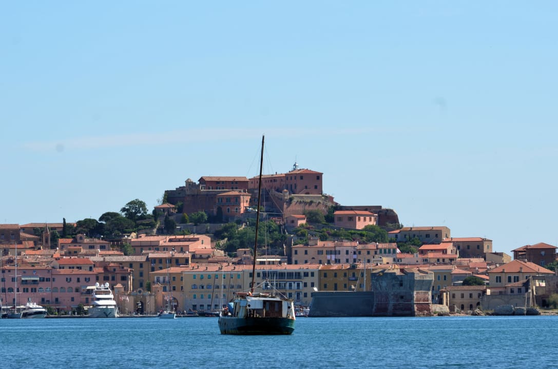 Portoferraio dalla spiaggia dell' Hotel Airone  Hotel Airone del Parco & delle Terme