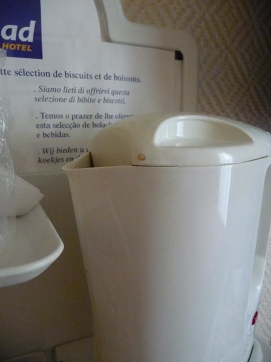 Wasserkocher mit Kaffeespitzer Hotel ibis Styles Paris Cadet Lafayette