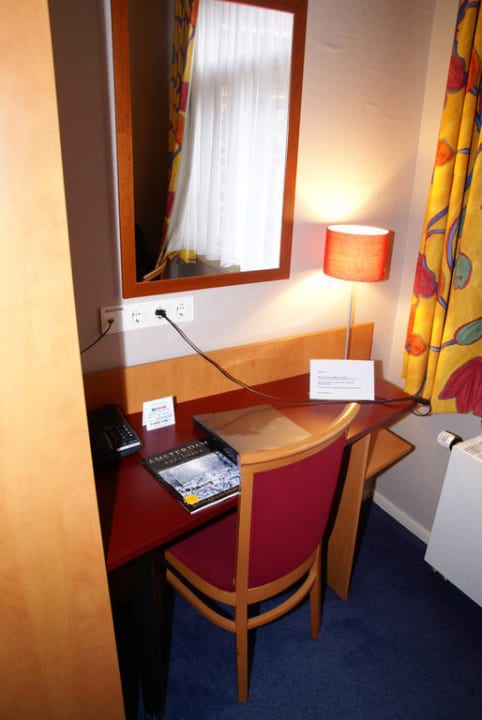 Tisch Leonardo Hotel Amsterdam City Center