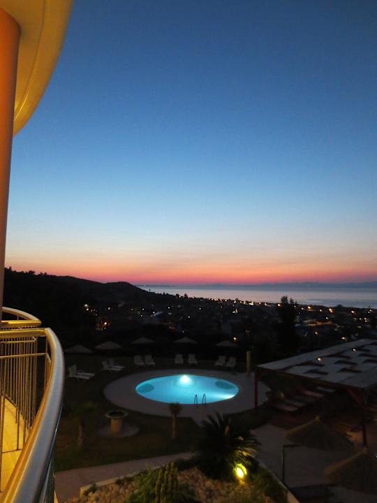 Blick von der Terrasse des Hotelgebäudes Alia Palace