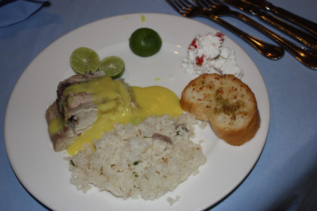 Reis mit Fisch und Knoblauchbrot Golden Beach Resort