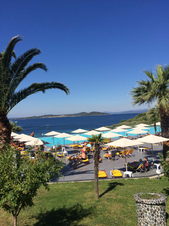 Pool Akrathos Beach Hotel