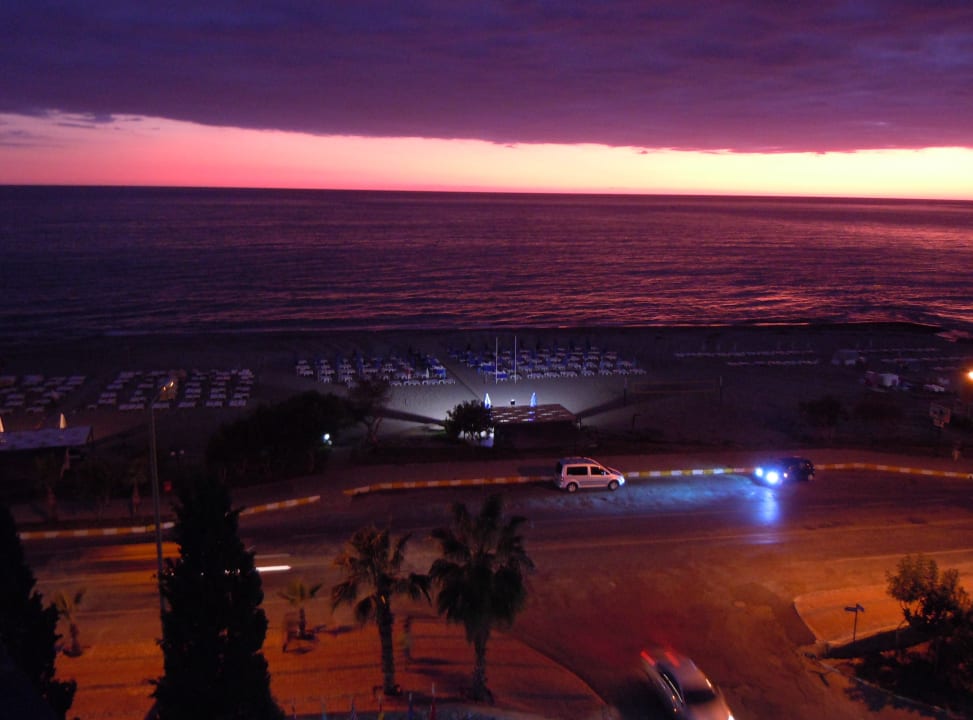 Der beleuchtete Strand Blue Diamond Alya