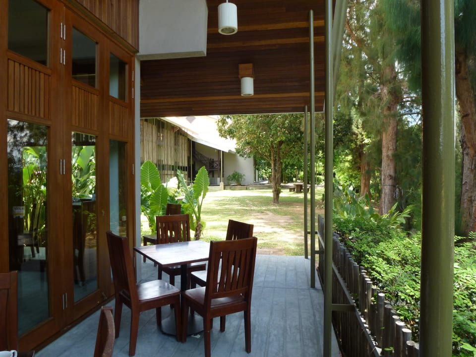 Kleine Terrasse vom Restaurant Hotel Belum Rainforest Resort