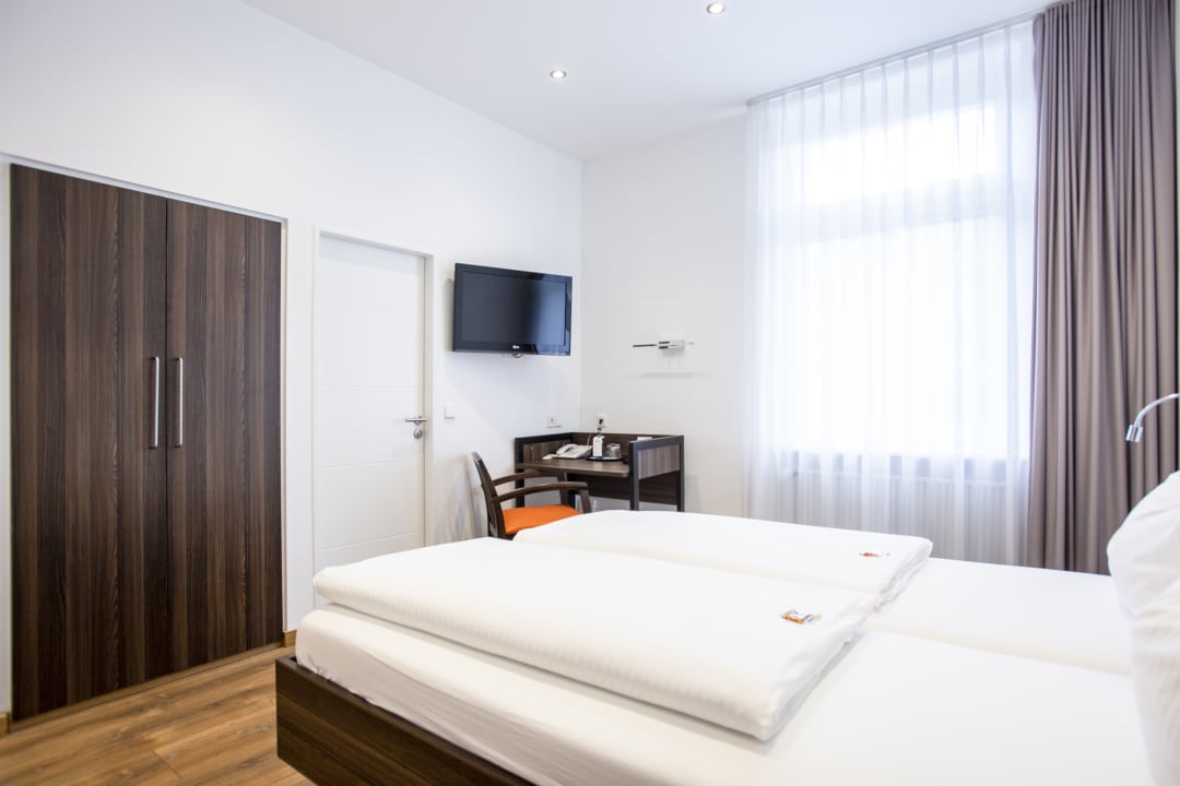 Zimmer sevenDays Hotel Karlsruhe