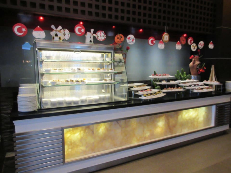 Büffet Nachspeisen sehr dürftig Limak Lara Deluxe Hotel & Resort