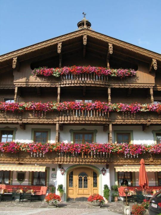View of the front of the hotel Ferienhof Oblasser