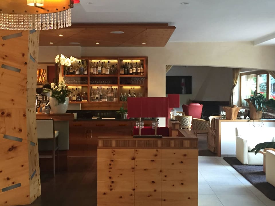 Teil der Lobby, mit Bar Bella Vista Hotel Emma