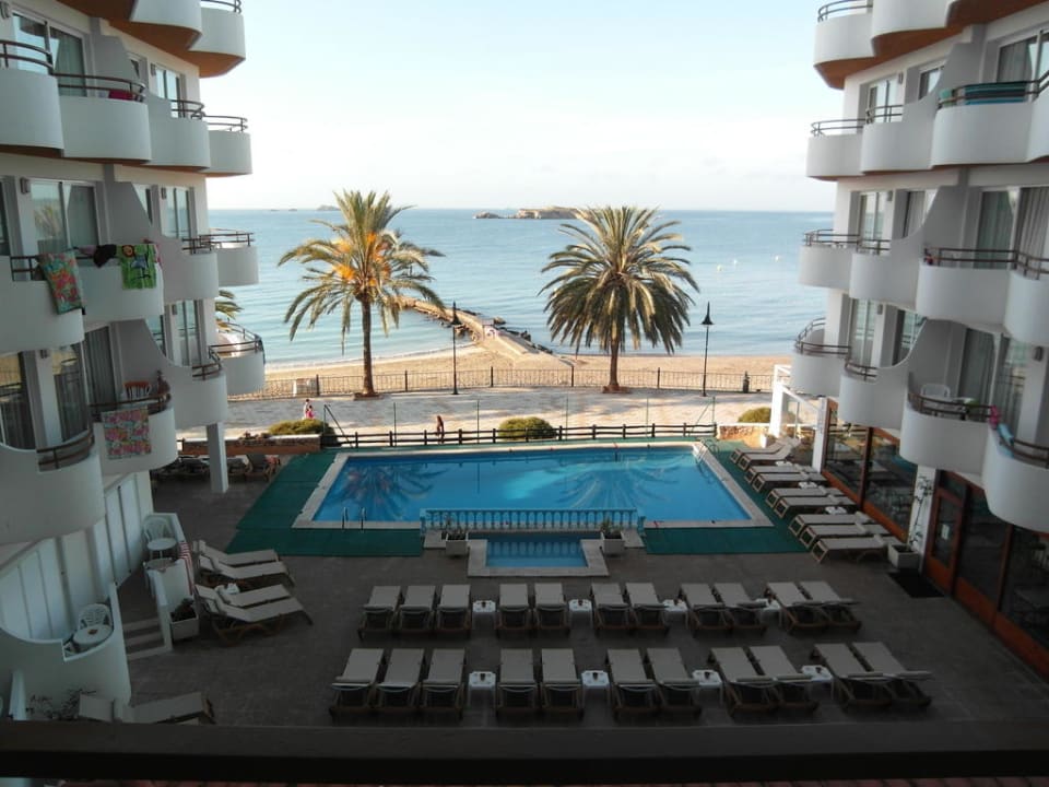 Blick vom Zimmer auf den Pool und Strand Apartments Mar y Playa I