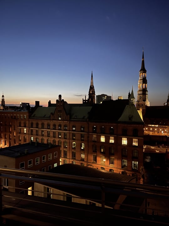 Ausblick AMERON Hamburg Hotel Speicherstadt