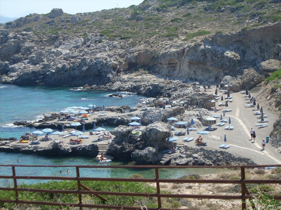 Blick auf den Strand von oben Hotel Kalithea Horizon Royal