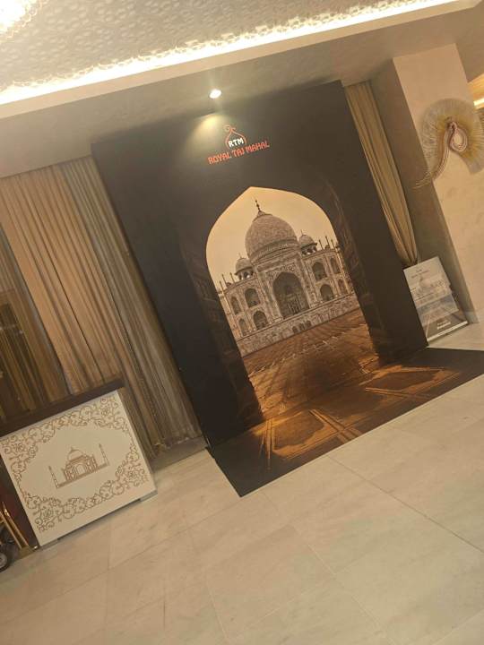 Zimmer Royal Taj Mahal Hotel