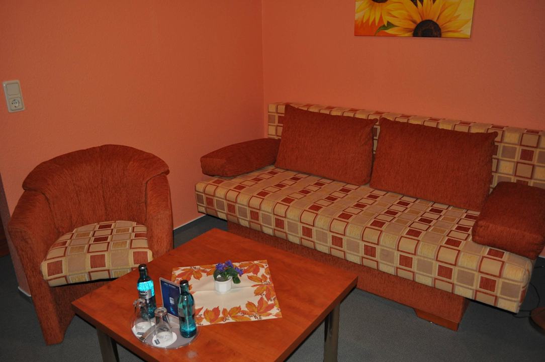 TV-Ecke mit Sitzgelegenheit Hotel an der Therme