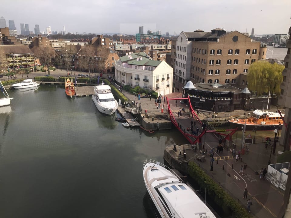 Ausblick Yachthafen aus der Lounge The Tower - A Guoman Hotel