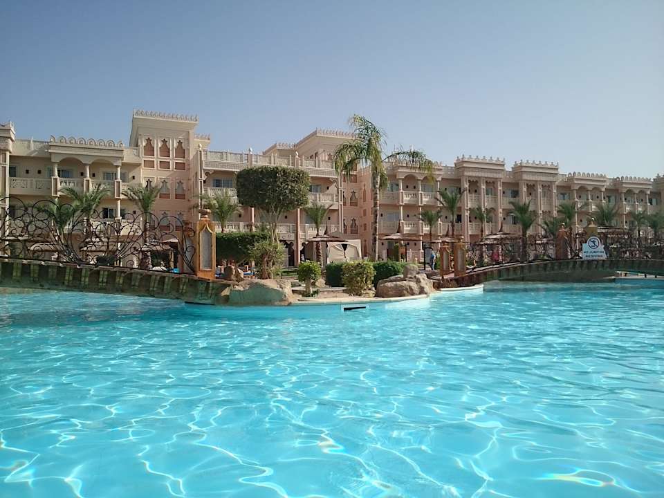 Z baru wbasenie Pickalbatros Palace Resort