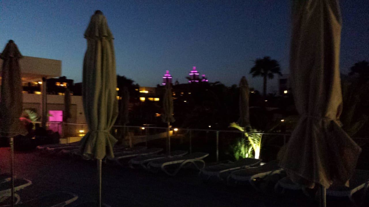 Ausblick von Bar auf das Grand Hotel nebenan Hotel Riu Gran Canaria