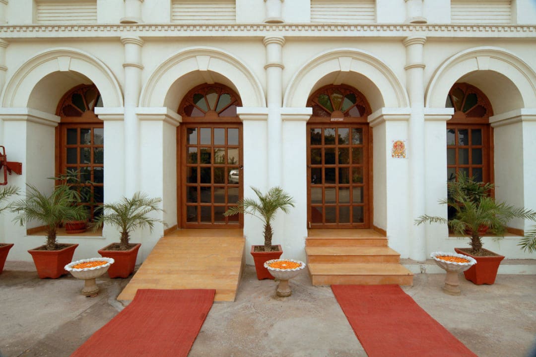 Entrance to Lobby Hotel The Grand Imperial