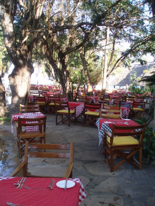 Sitzgelegenheit direkt neben dem Pool Hotel Papillon Lagoon Reef