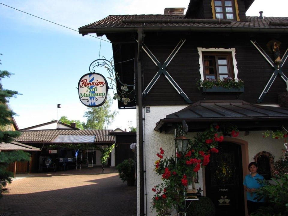 Eingang Pension am Maibaum