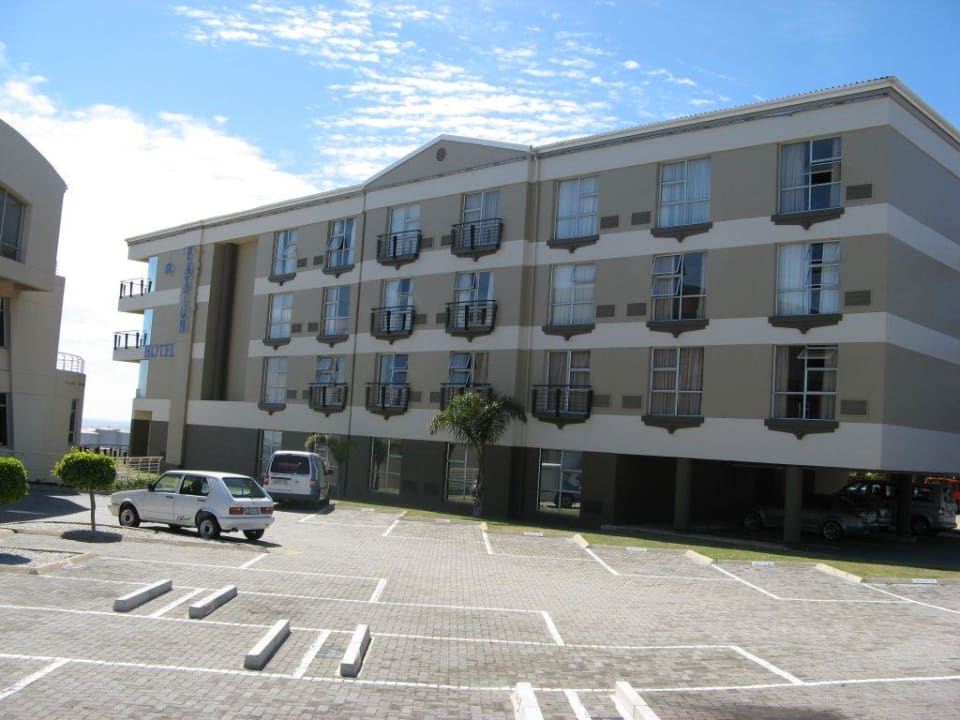 Blick auf das Hotel von der Hof-/Parkplatzseite Hotel The Paxton