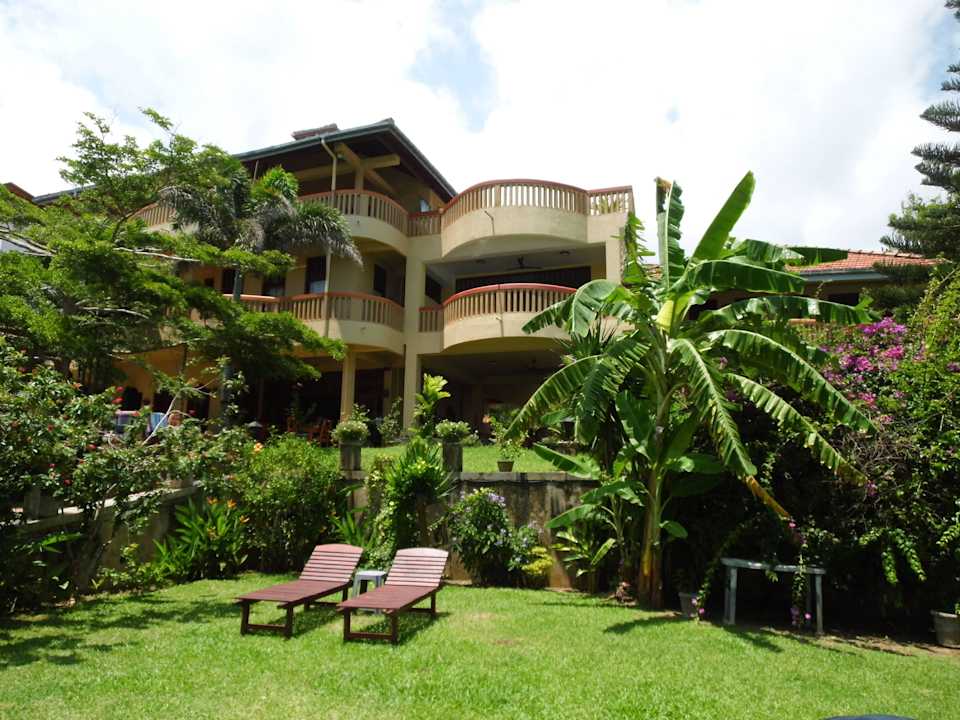 Blick zum Hotel Villa Lucky Star