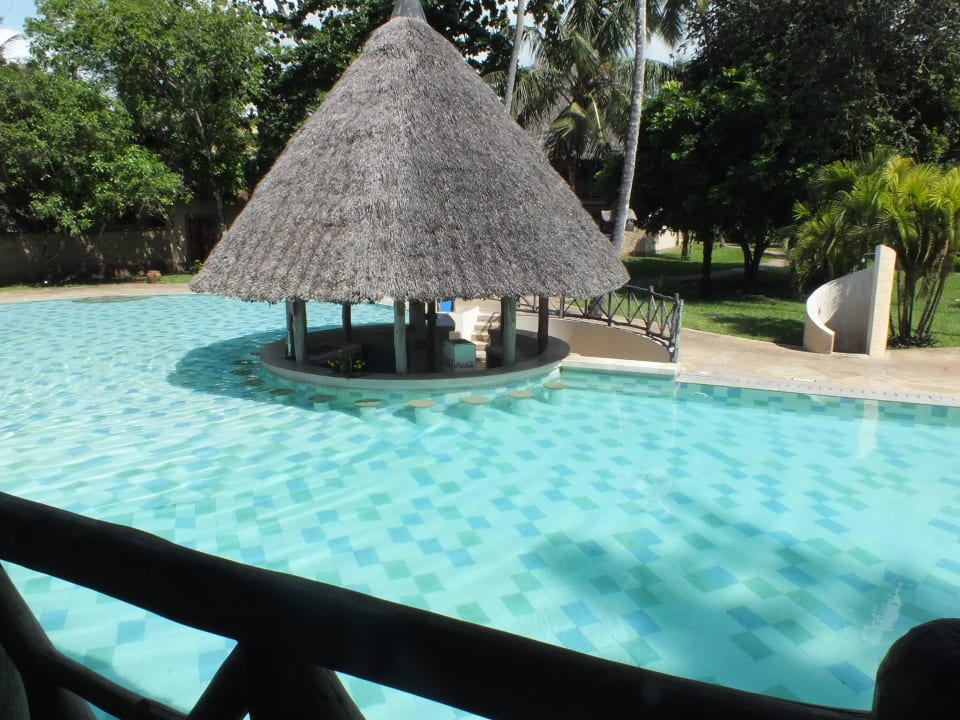 Poolbar Neptune Palm Beach Boutique Resort & Spa