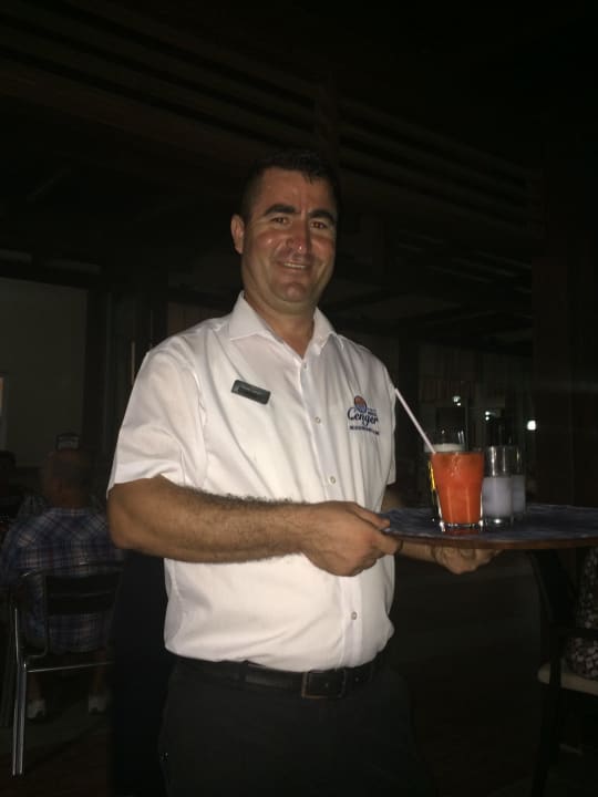 Einer der besten Kellner Cenger Beach Resort & Spa