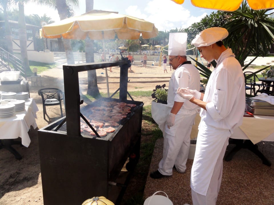 Mittagsgrill am Pool Alua Suites Fuerteventura