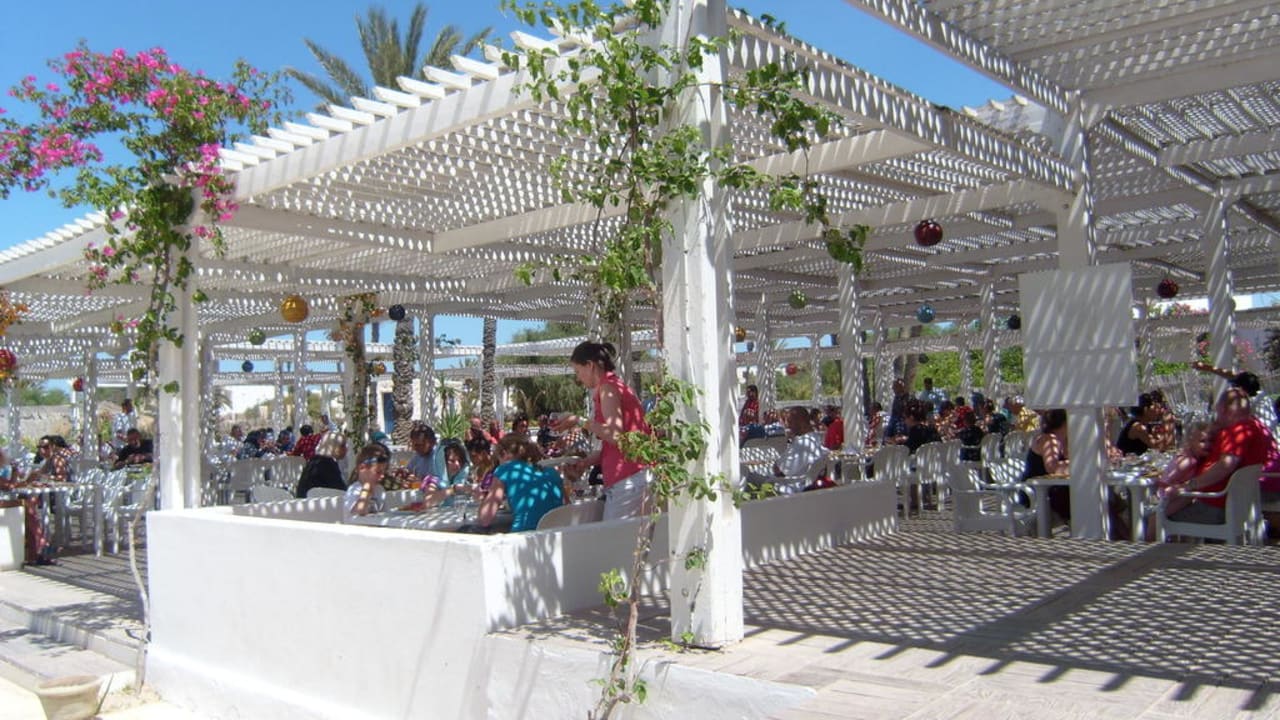 Luftig speisen im Halbschatten Djerba Sun Beach Hotel & Spa