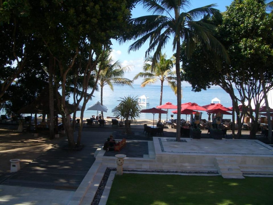 Ausblick vom Restaurant zum Strand Puri Santrian