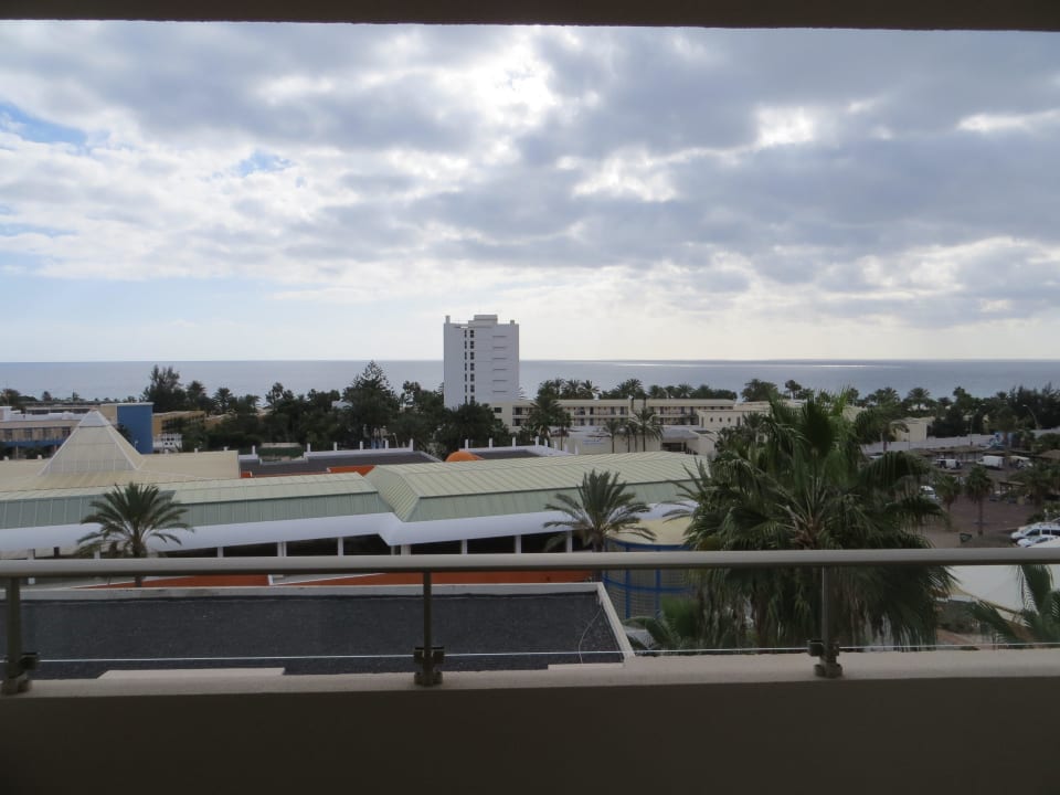 Shopingcenter und Meer Servatur Alameda de Jandía