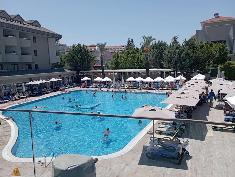 Pool Side Breeze Hotel