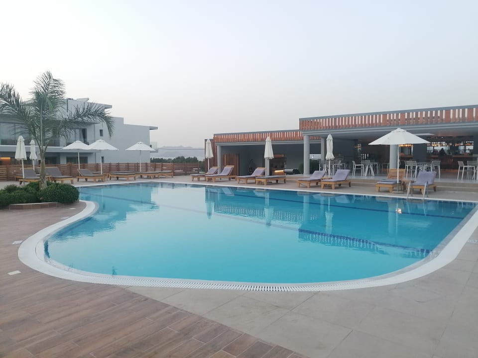 Pool Harmony Crest Resort & Spa