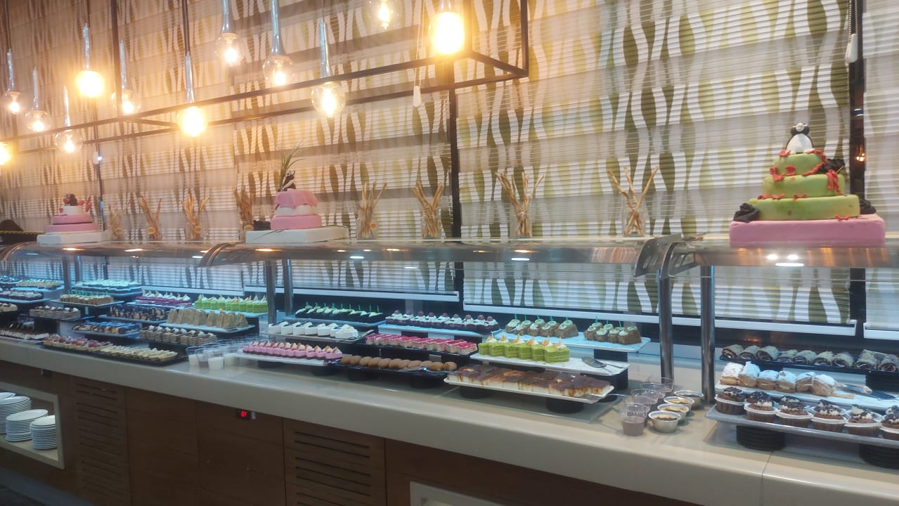 Gastro Saturn Palace Resort Hotel