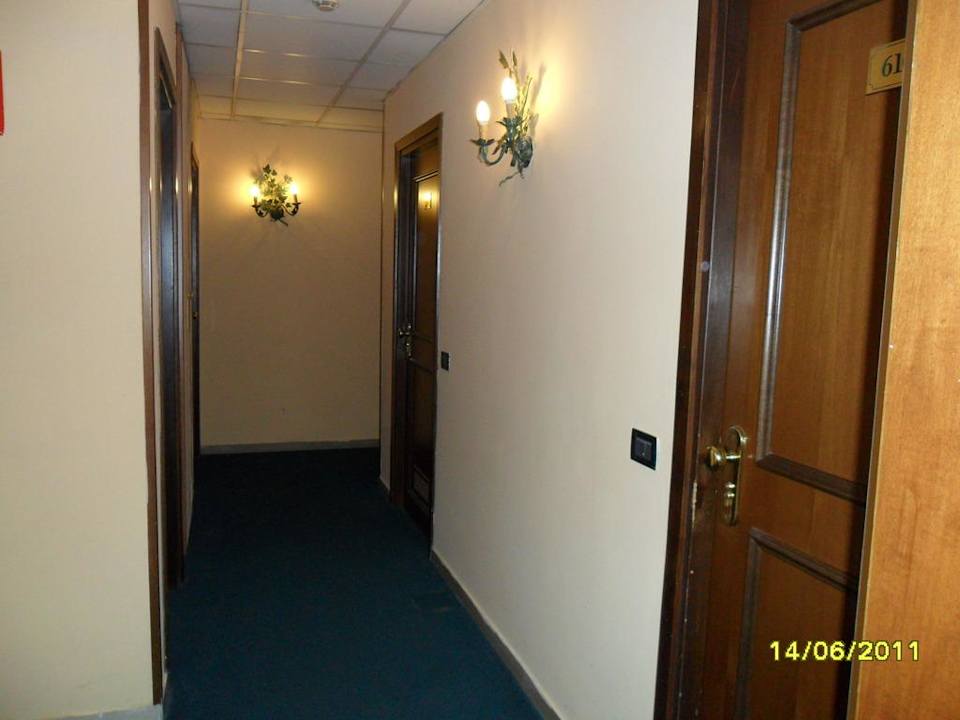 Il corridoio che porta alle camere Hotel Carlo Magno