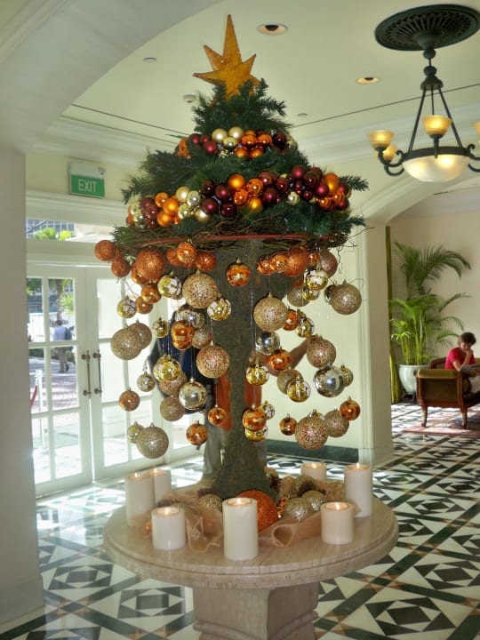 Eingang mit Weihnachtsdeko InterContinental Singapore